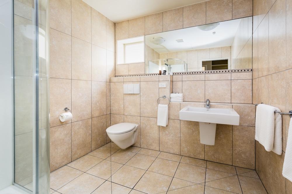 Pebble Beach Motor Inn Napier Εξωτερικό φωτογραφία Bathroom