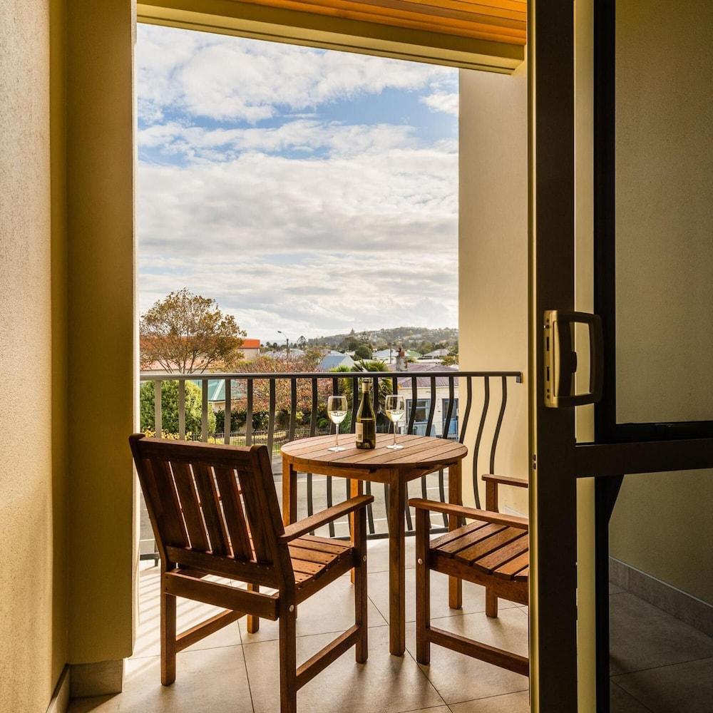 Pebble Beach Motor Inn Napier Εξωτερικό φωτογραφία A balcony at the hotel